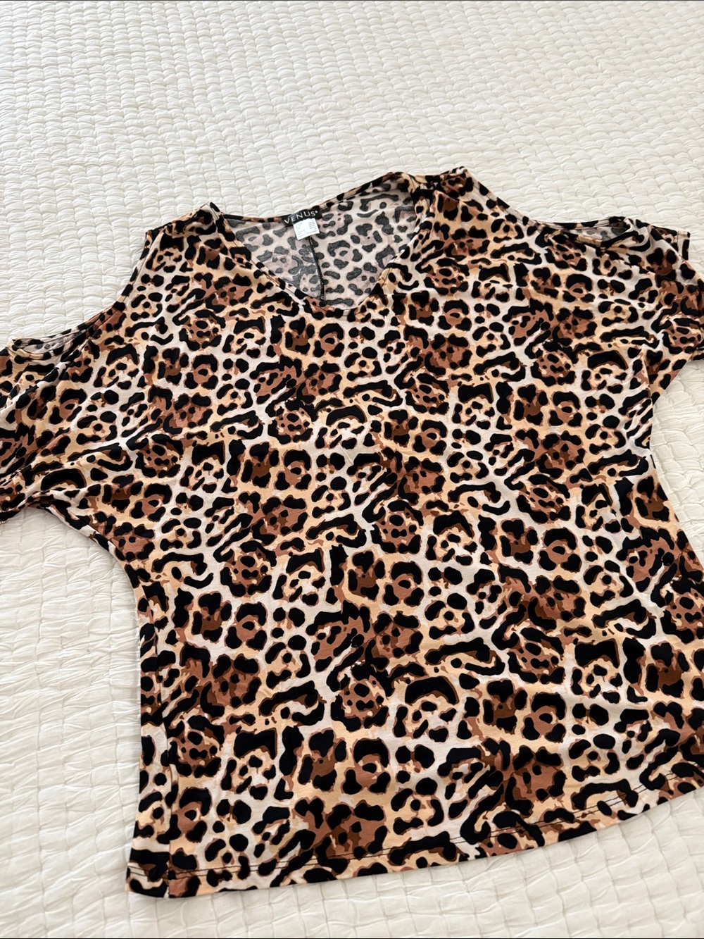 Venus Peek-a-boo Shoulder Animal Print Top L